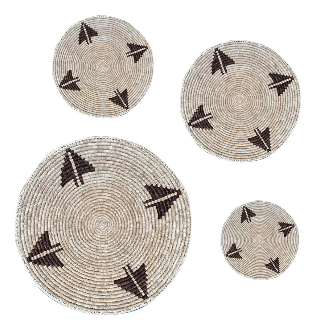 Hanging wall basket handwoven in Zimbabwe, flat back, concentric Ndebele weave set of 4 small, medium and large